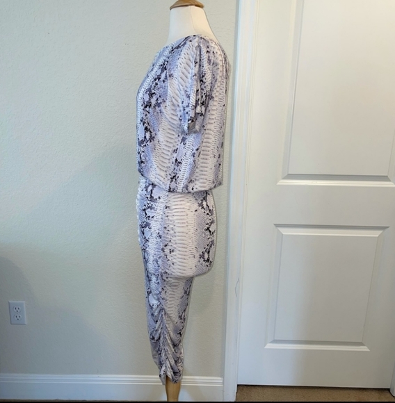 Baukjen Designer Dress - Picture 3 of 12